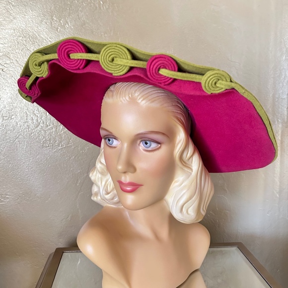 BREATHTAKING 1950s' FUCHSIA/OLIVE GREEN WIDE BRIM HAT - Picture 1 of 14